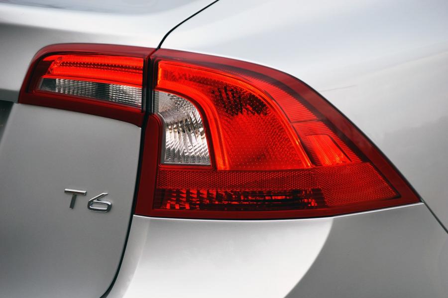  Volvo S60 T6 Drive-E 2015 года  (фото 18 из 18)